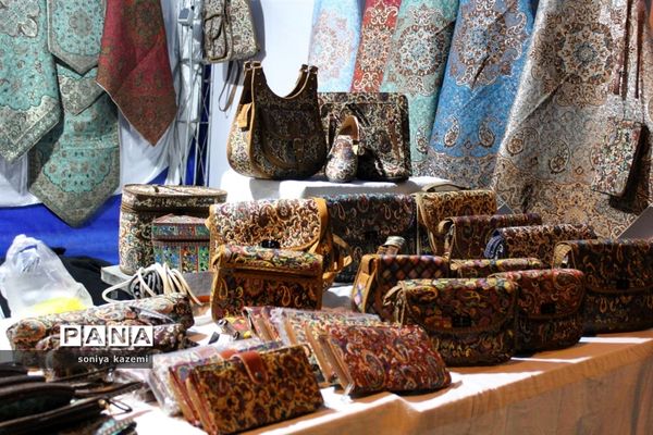 نمایشگاه صنایع‌دستی و سوغات استان‌ها در ساری
