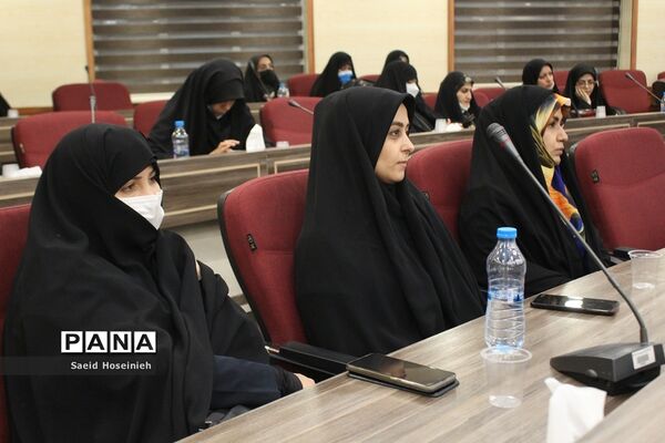 آیین تجلیل از فرهنگیان برگزیده جلوه‌های ویژه معلمی استان قم