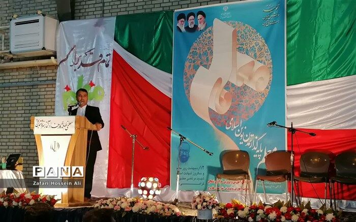 لحظه به ‌لحظه کار معلمی ایثارگری و فداکاری است