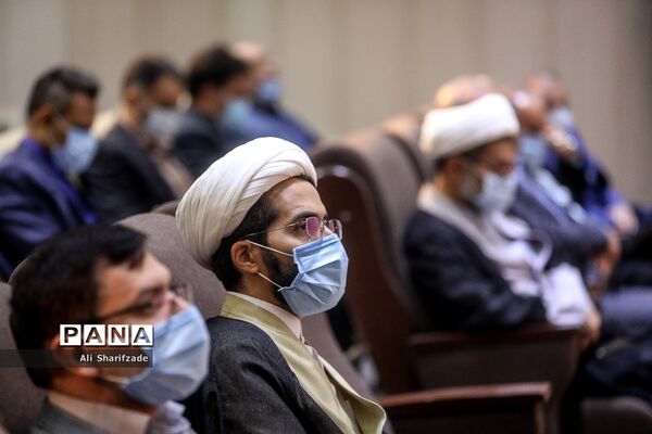 مراسم تکریم از معلمان سازمان پژوهش و برنامه‌ریزی آموزشی