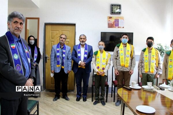تجلیل از دانش‌آموزان پیشتاز مدرسه شهید آل نبی