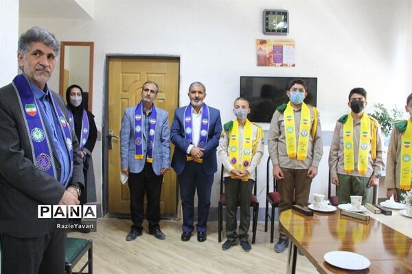 تجلیل از دانش‌آموزان پیشتاز مدرسه شهید آل نبی