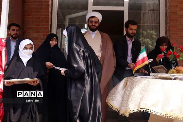 تجلیل از دانش‌آموزان نمونه دینی و اخلاقی توسط ستاد امر به معروف و نهی از منکر