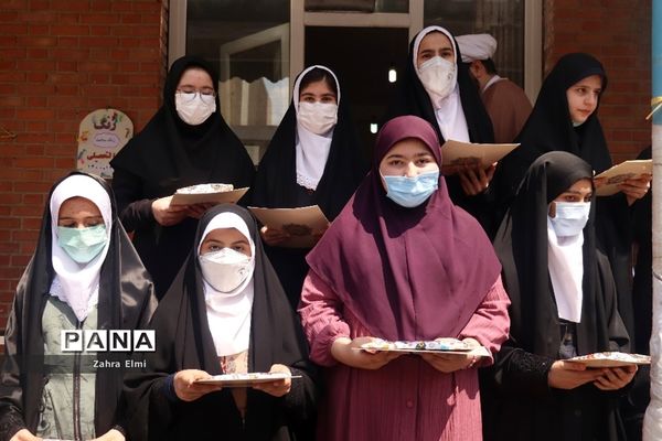 تجلیل از دانش‌آموزان نمونه دینی و اخلاقی توسط ستاد امر به معروف و نهی از منکر