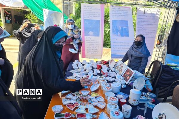 نمایشگاه دست سازه‌های هنرجویان هنرستان سمیه منطقه ۱۳