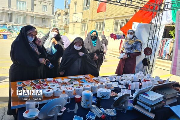 نمایشگاه دست سازه‌های هنرجویان هنرستان سمیه منطقه ۱۳