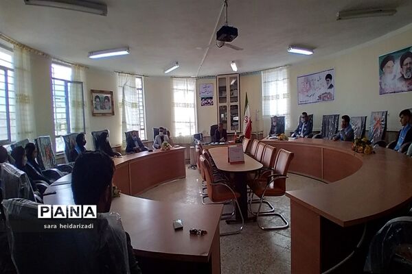 اولین نشست هیأت رئیسه یازدهمین دوره مجلس دانش‌آموزی شهرستان چرداول