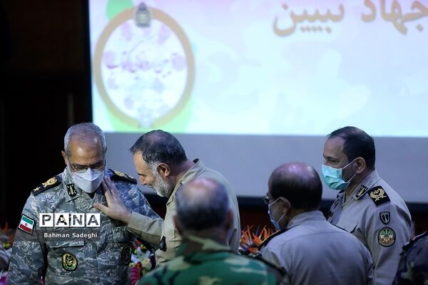 رونمایی از تازه‌‌های نشر نیروی زمینی ارتش با موضوع مطالعات رزم