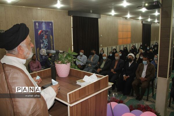 آیین تجلیل از معلمان برگزیده شهرستان بهبهان