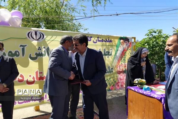 تجلیل از معلمان و دانش‌آموزان برتر دبیرستان دخترانه نمونه الزهرا یاسوج