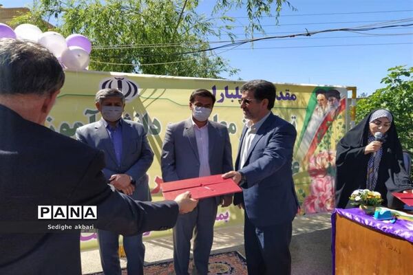 تجلیل از معلمان و دانش‌آموزان برتر دبیرستان دخترانه نمونه الزهرا یاسوج