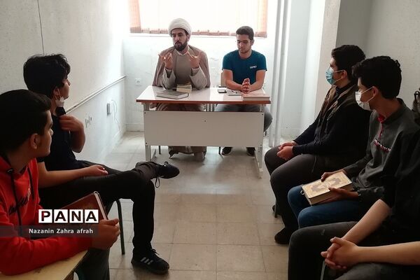 برگزاری نشست آموزشی  و تحلیلی جهاد تبیین در مدارس رودهن