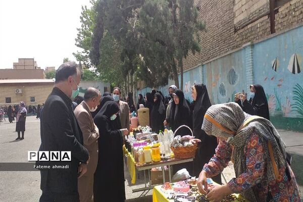 بازارچه موقت دست‌سازه‌های اولیای کارآفرین در پاکدشت