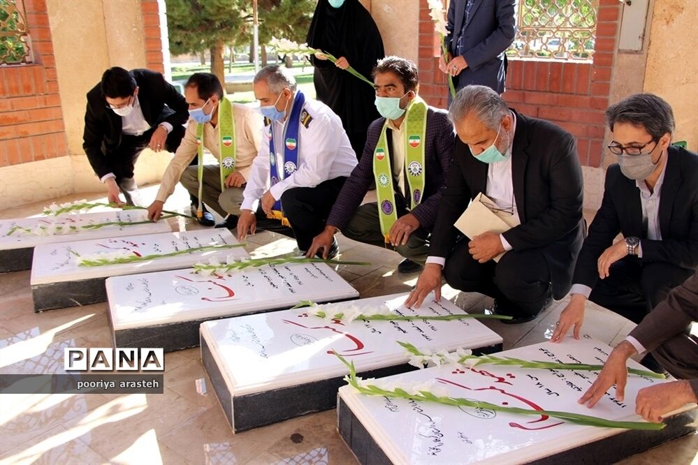 غبارروبی مزارشهدا به مناسبت 21 اردیبهشت ماه  سالروز تاسیس سازمان دانش‌آموزی