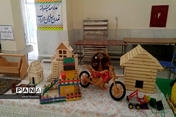 برپایی نمایشگاه دست‌سازه‌های مدارس تمدن‌سازان در داراب