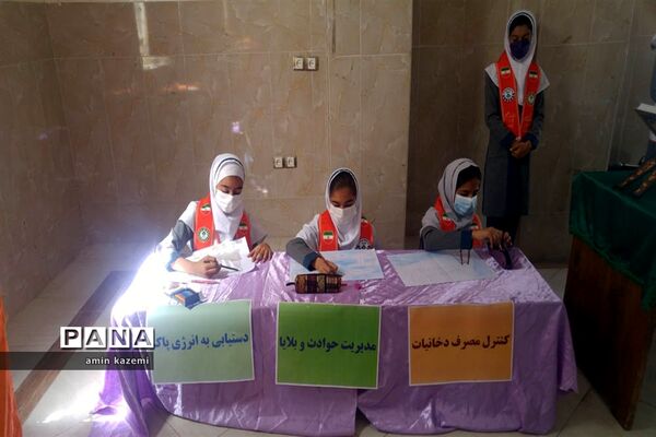 برپایی نمایشگاه هفته سلامت در دبستان مصلح داراب