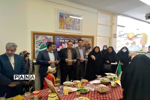 برگزاری جشنواره غذاهای بومی و محلی به مناسبت هفته سلامت در هنرستان حضرت زهرا (س) ناحیه 4 کرج