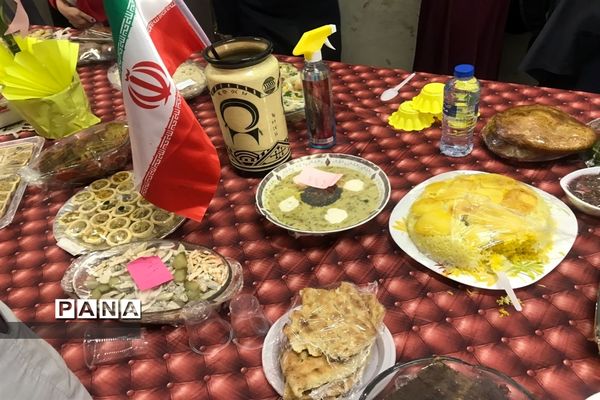 برگزاری جشنواره غذاهای بومی و محلی به مناسبت هفته سلامت در هنرستان حضرت زهرا (س) ناحیه 4 کرج