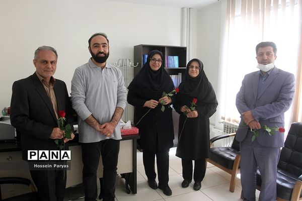 تقدیر قائم‌مقام سازمان دانش‌آموزی از کارکنان در بیست و سومین سالگرد تاسیس سازمان دانش‌آموزی کشور