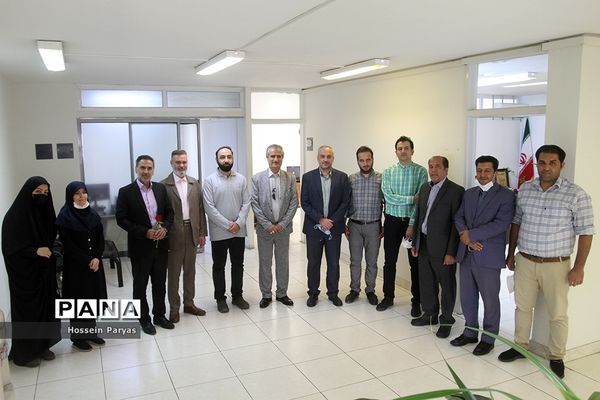 تقدیر قائم‌مقام سازمان دانش‌آموزی از کارکنان در بیست و سومین سالگرد تاسیس سازمان دانش‌آموزی کشور