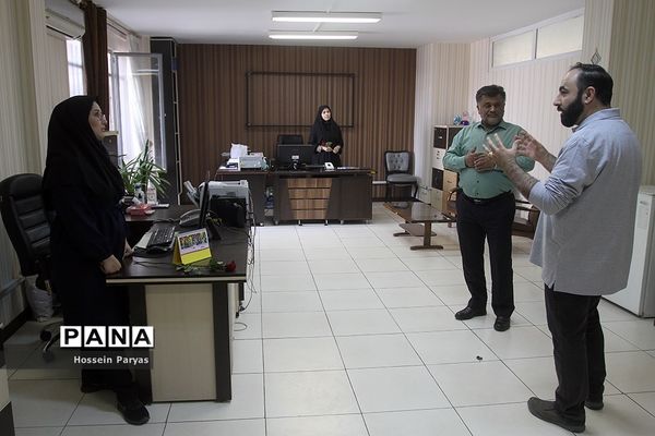 تقدیر قائم‌مقام سازمان دانش‌آموزی از کارکنان در بیست و سومین سالگرد تاسیس سازمان دانش‌آموزی کشور