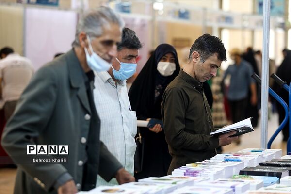 اولین روز از سی و سومین نمایشگاه کتاب