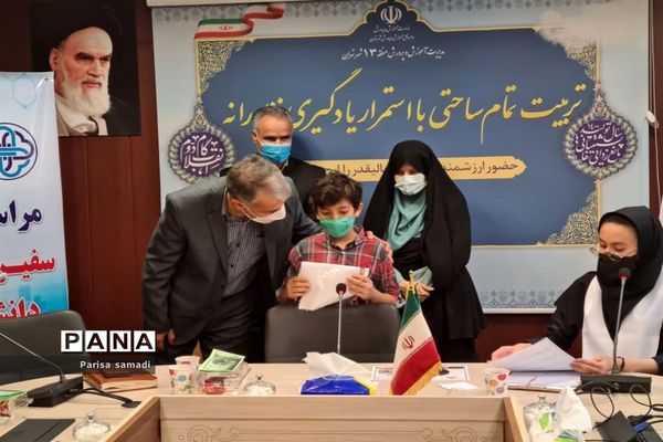 تجلیل از سفیران سلامت دانش‌آموزی منطقه ۱۳