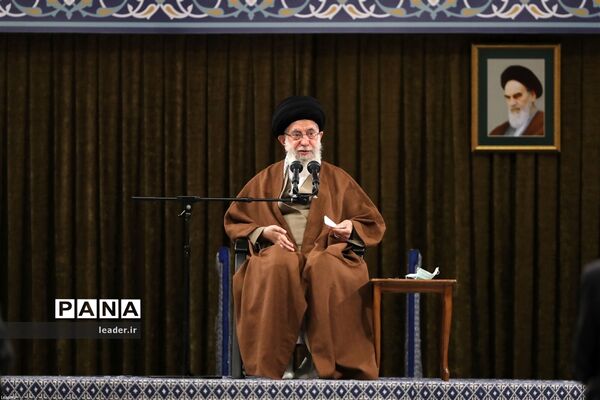 دیدار جمعی از معلمان با رهبر انقلاب اسلامی