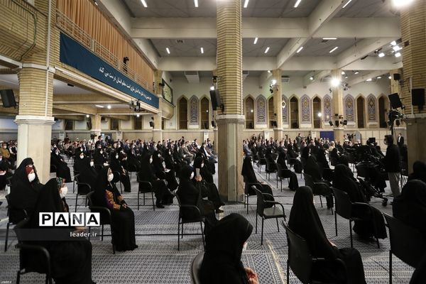 دیدار جمعی از معلمان با رهبر انقلاب اسلامی