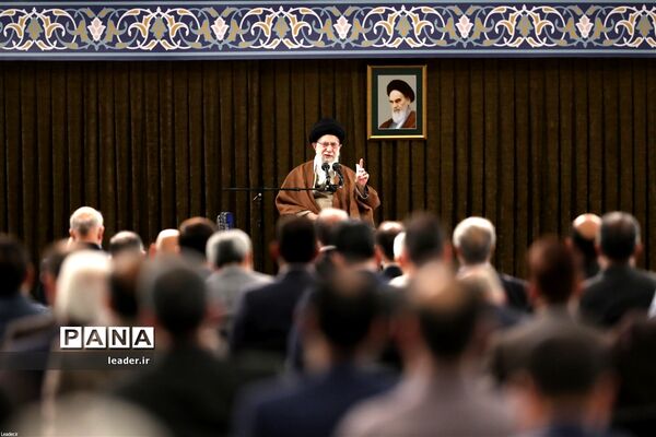 دیدار جمعی از معلمان با رهبر انقلاب اسلامی
