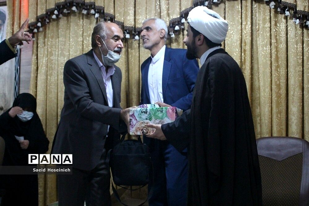 نشست هم‌اندیشی معاونان پرورشی ناحیه 3 قم