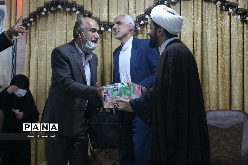 نشست هم‌اندیشی معاونان پرورشی ناحیه 3 قم