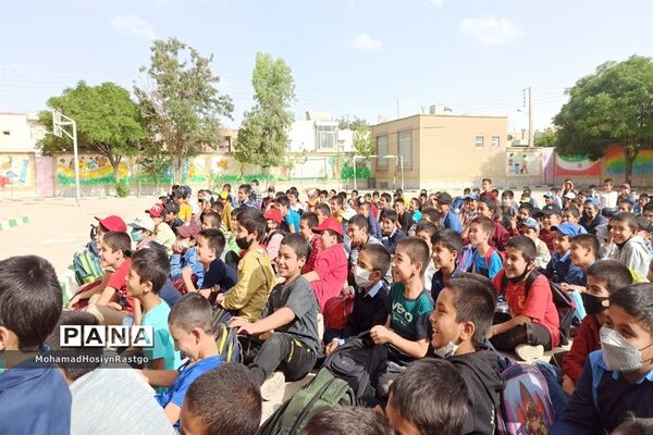 مراسم تقدیراز معلمان مدرسه شهید باهنر کاشمر