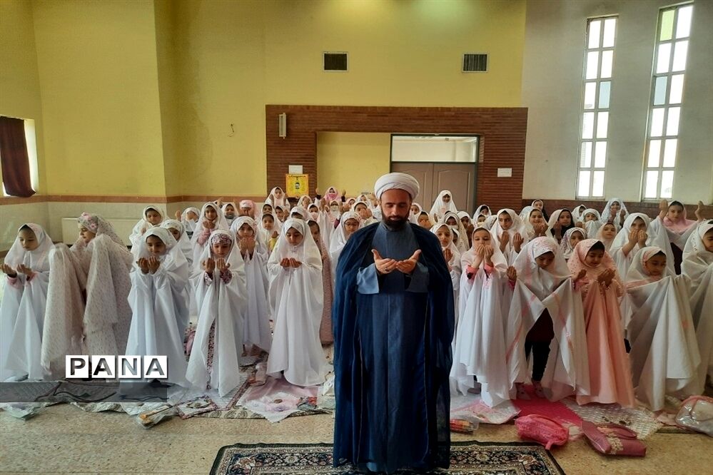 جشن تکلیف و عبادت در دبستان دخترانه حضرت ولیعصر شهرستان قدس