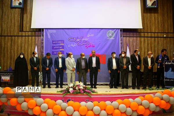 برگزاری اختتامیه دومین دوره مسابقات مناظره دانش‌آموزی استان فارس