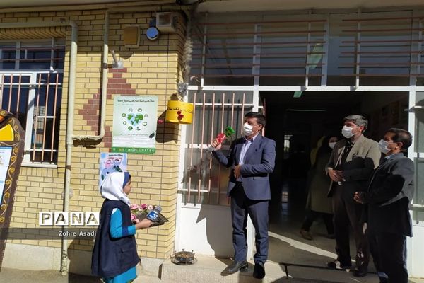 تجلیل از مدافعان سلامت و جهادگران آموزش در آباده