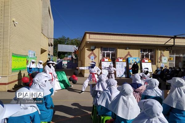 تجلیل از مدافعان سلامت و جهادگران آموزش در آباده