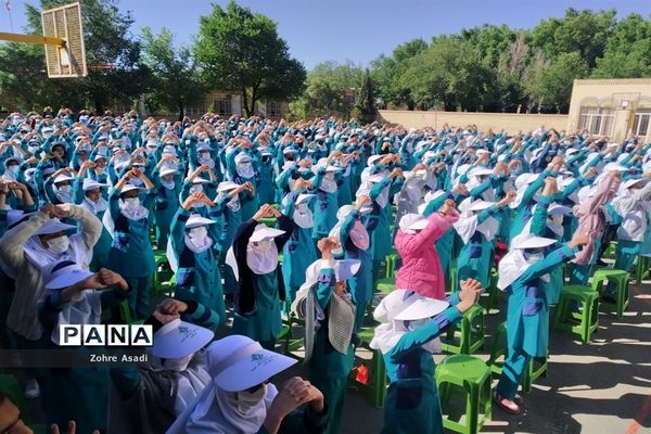 تجلیل از مدافعان سلامت و جهادگران آموزش در آباده