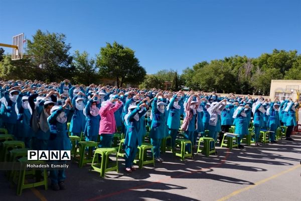 تجلیل از مدافعان سلامت و جهادگران آموزش در آباده