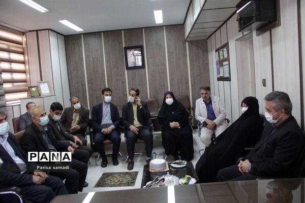 آیین تجلیل از همیاران معلم در دبیرستان دخترانه فرهنگ منطقه ۱۳