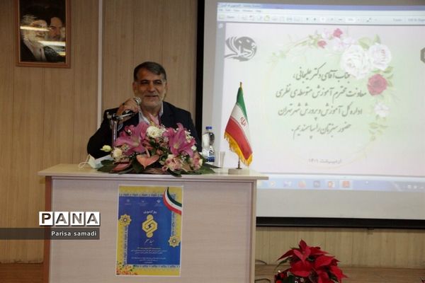 آیین تجلیل از همیاران معلم در دبیرستان دخترانه فرهنگ منطقه ۱۳