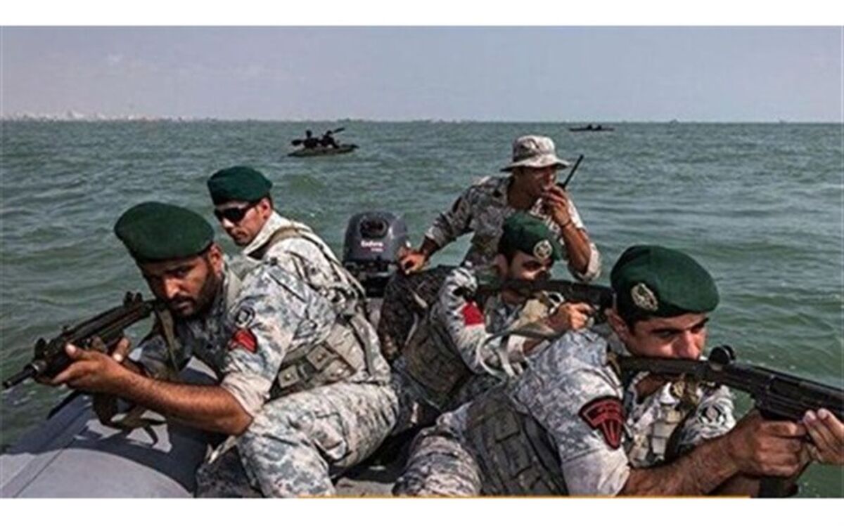 درگیری تیم اسکورت نیروی دریایی ارتش با دزدان دریایی