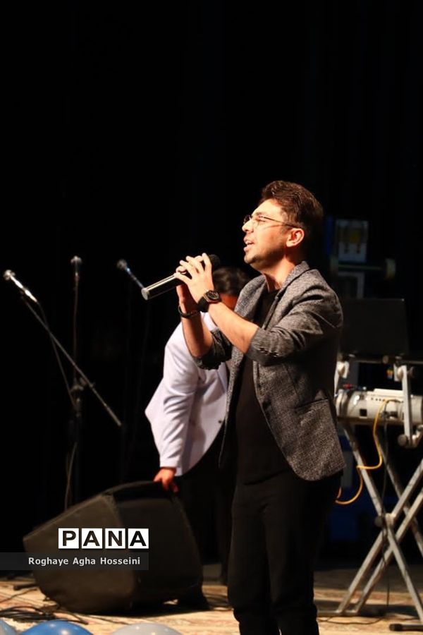 برپایی جشن شکوه معلمی در تالار حافظ شیراز