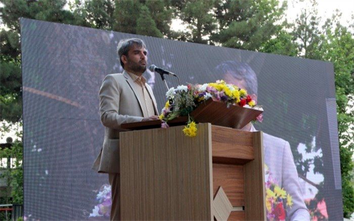 اجازه نخواهیم داد به هیچ وجه قداست معلم خدشه‌دار شود