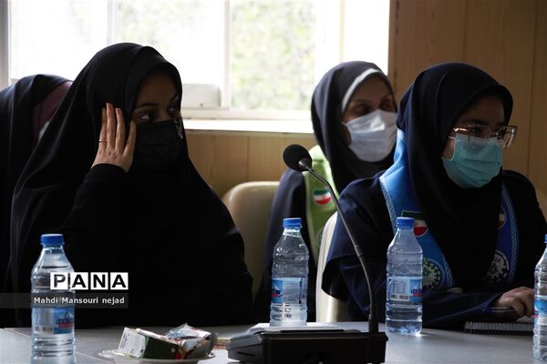 نشست صمیمی قائم مقام سازمان دانش‌آموزی با تشکل‌های دانش‌آموزی هرمزگان