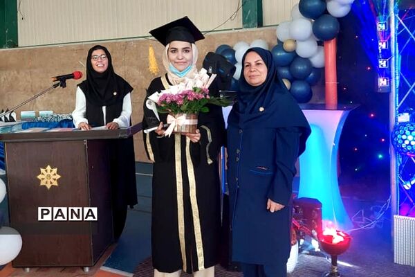 جشن فارغ‌التحصیلی دانش‌آموزان پایه دوازدهم مدرسه استعدادهای درخشان فرزانگان رودهن