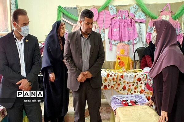 نمایشگاه دست‌سازه‌های دانش‌آموزان استثنایی در بهارستان یک