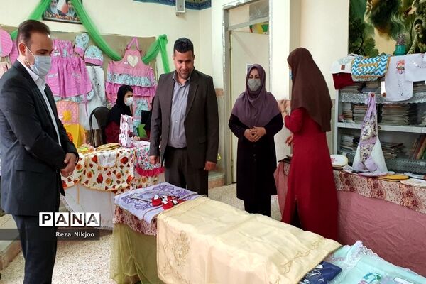 نمایشگاه دست‌سازه‌های دانش‌آموزان استثنایی در بهارستان یک