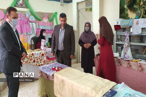 نمایشگاه دست‌سازه‌های دانش‌آموزان استثنایی در بهارستان یک