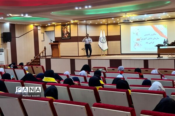 جشن سالروز تاسیس سازمان دانش‌آموزی در منطقه ۱۳ تهران